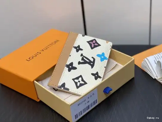 LOUIS VUITTON HOLDER-11*7*0.5cm CARD 0620